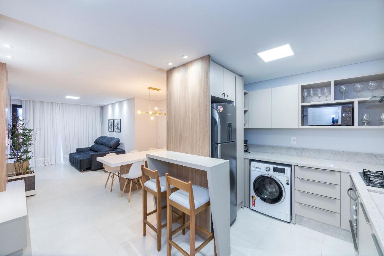 Adra 106 - Apartamento no centro de Bombinhas - Rooftop com piscina e academia - À poucos metros da praia Esterno foto