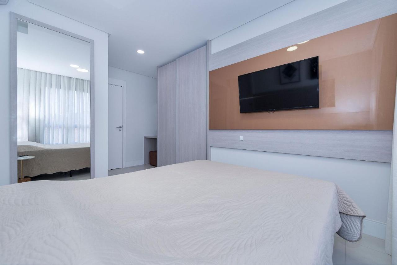 Adra 106 - Apartamento no centro de Bombinhas - Rooftop com piscina e academia - À poucos metros da praia Esterno foto