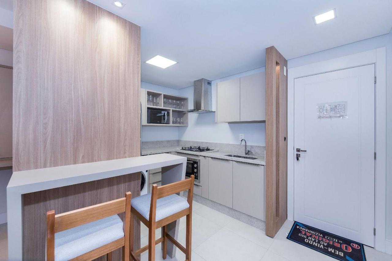 Adra 106 - Apartamento no centro de Bombinhas - Rooftop com piscina e academia - À poucos metros da praia Esterno foto