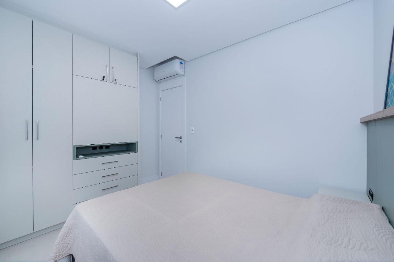 Adra 106 - Apartamento no centro de Bombinhas - Rooftop com piscina e academia - À poucos metros da praia Esterno foto