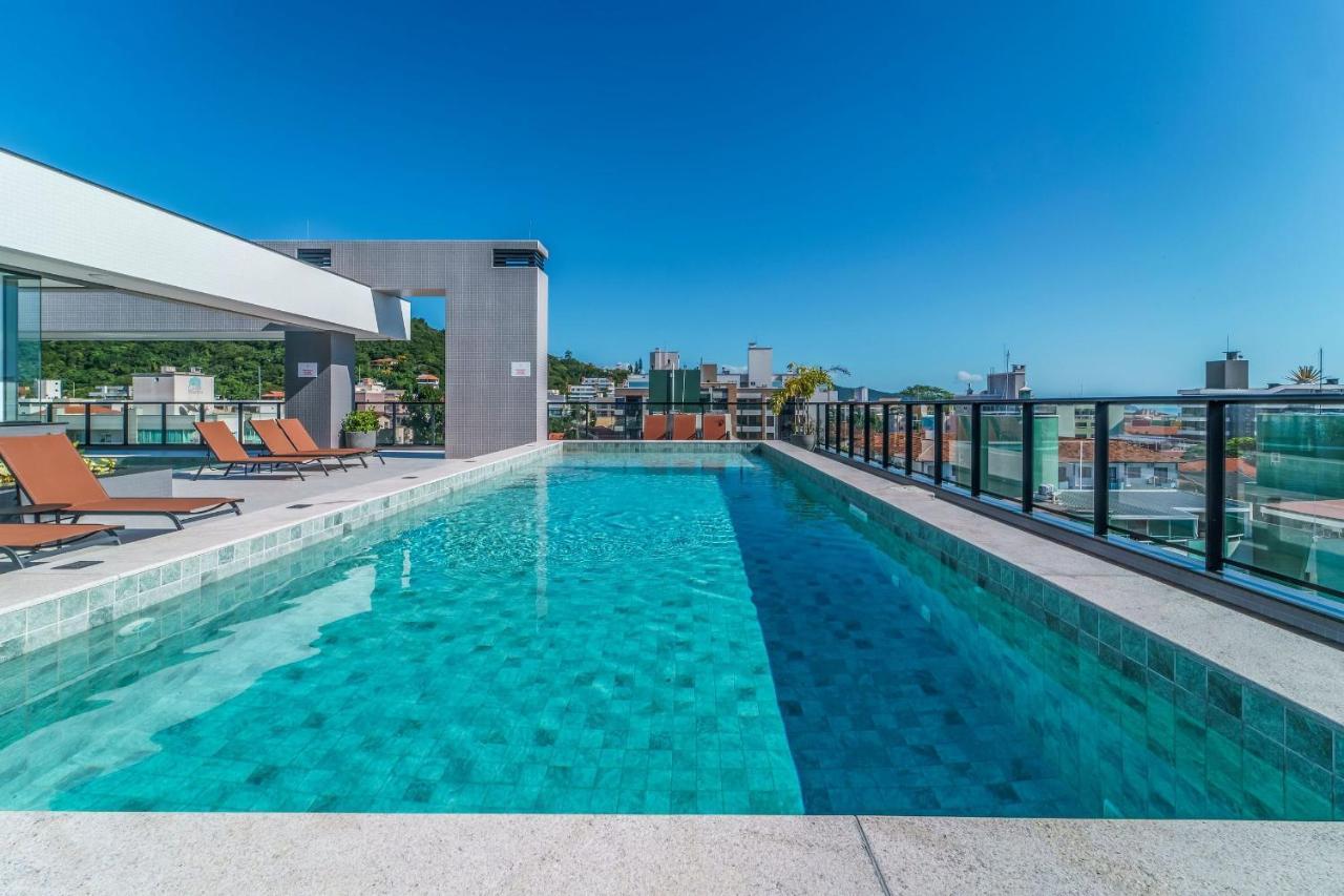 Adra 106 - Apartamento no centro de Bombinhas - Rooftop com piscina e academia - À poucos metros da praia Esterno foto