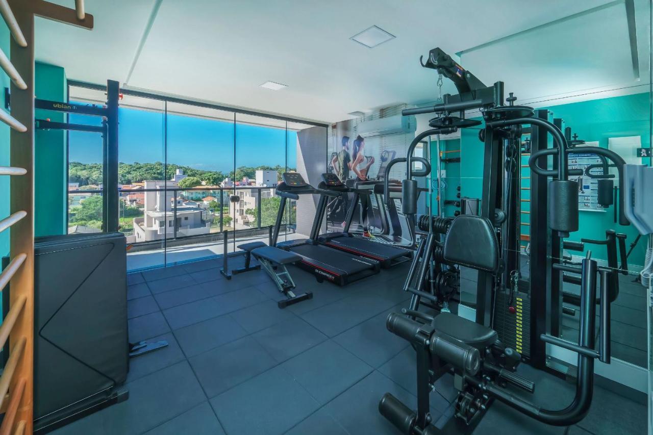Adra 106 - Apartamento no centro de Bombinhas - Rooftop com piscina e academia - À poucos metros da praia Esterno foto