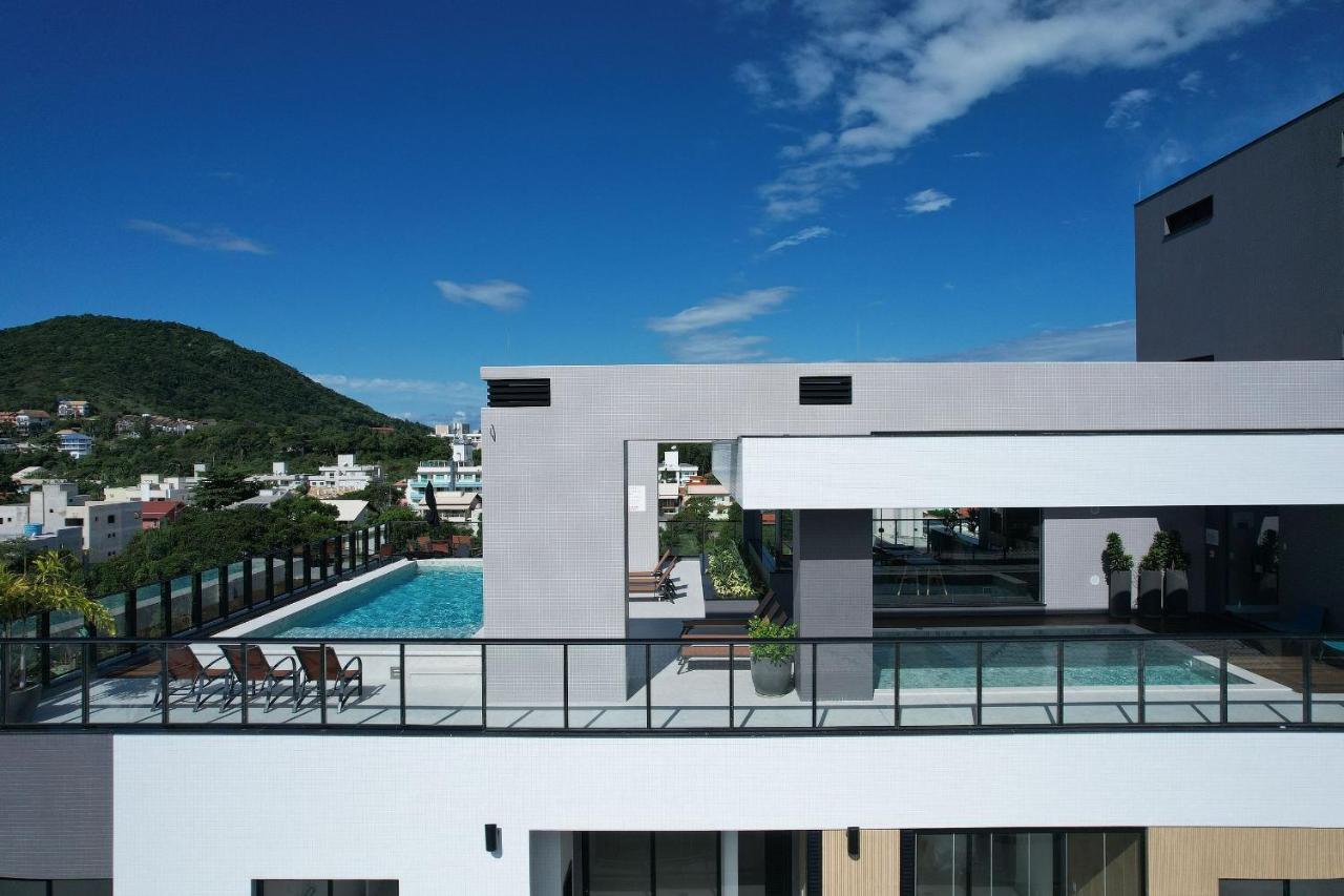 Adra 106 - Apartamento no centro de Bombinhas - Rooftop com piscina e academia - À poucos metros da praia Esterno foto