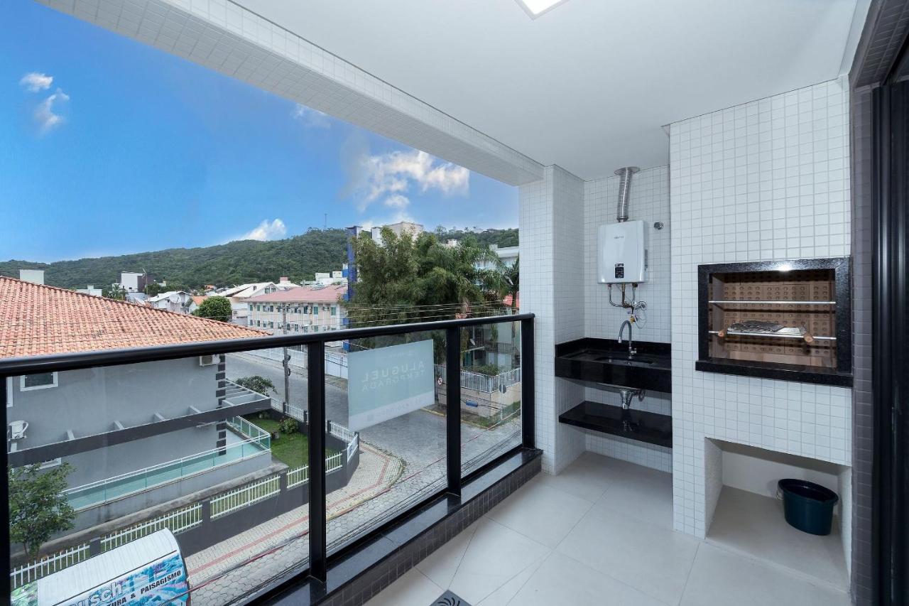 Adra 106 - Apartamento no centro de Bombinhas - Rooftop com piscina e academia - À poucos metros da praia Esterno foto