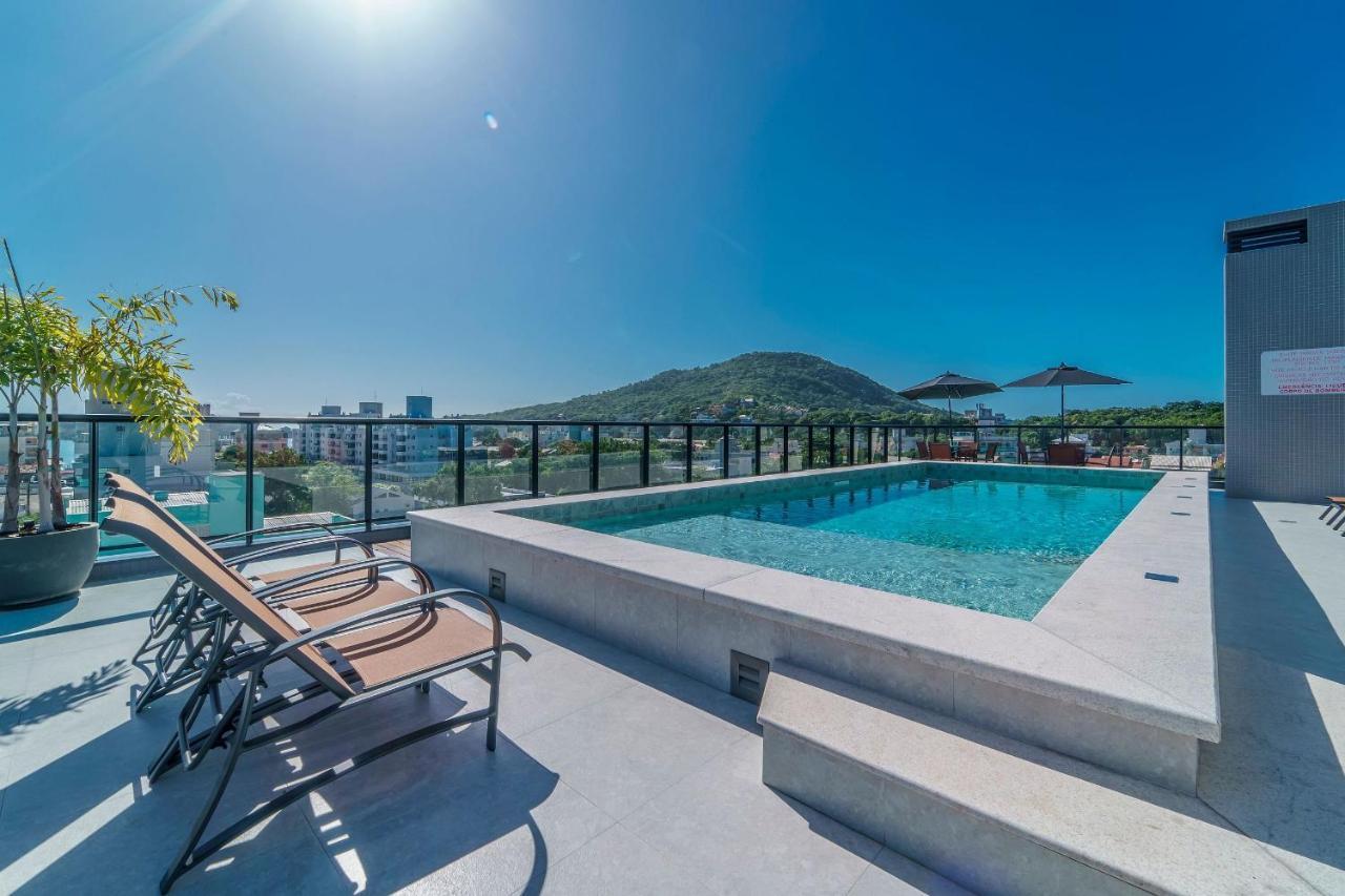 Adra 106 - Apartamento no centro de Bombinhas - Rooftop com piscina e academia - À poucos metros da praia Esterno foto