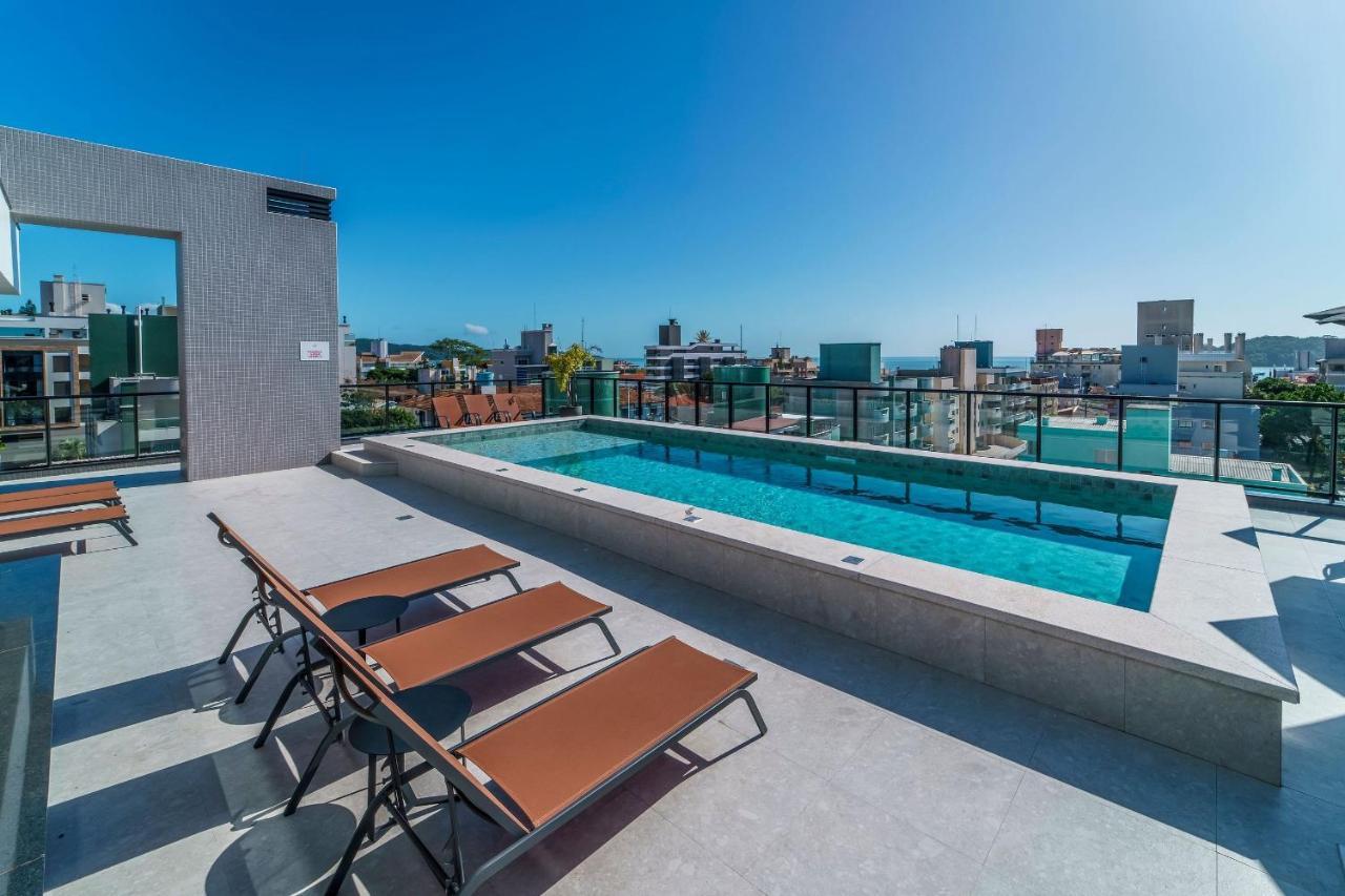 Adra 106 - Apartamento no centro de Bombinhas - Rooftop com piscina e academia - À poucos metros da praia Esterno foto