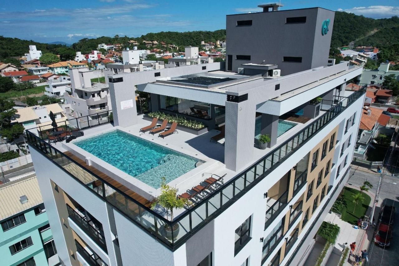 Adra 106 - Apartamento no centro de Bombinhas - Rooftop com piscina e academia - À poucos metros da praia Esterno foto