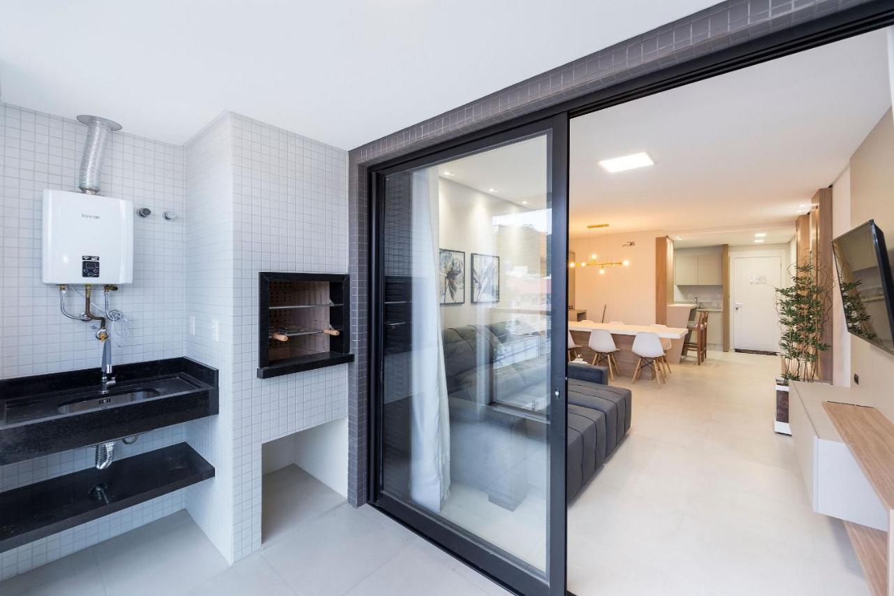 Adra 106 - Apartamento no centro de Bombinhas - Rooftop com piscina e academia - À poucos metros da praia Esterno foto