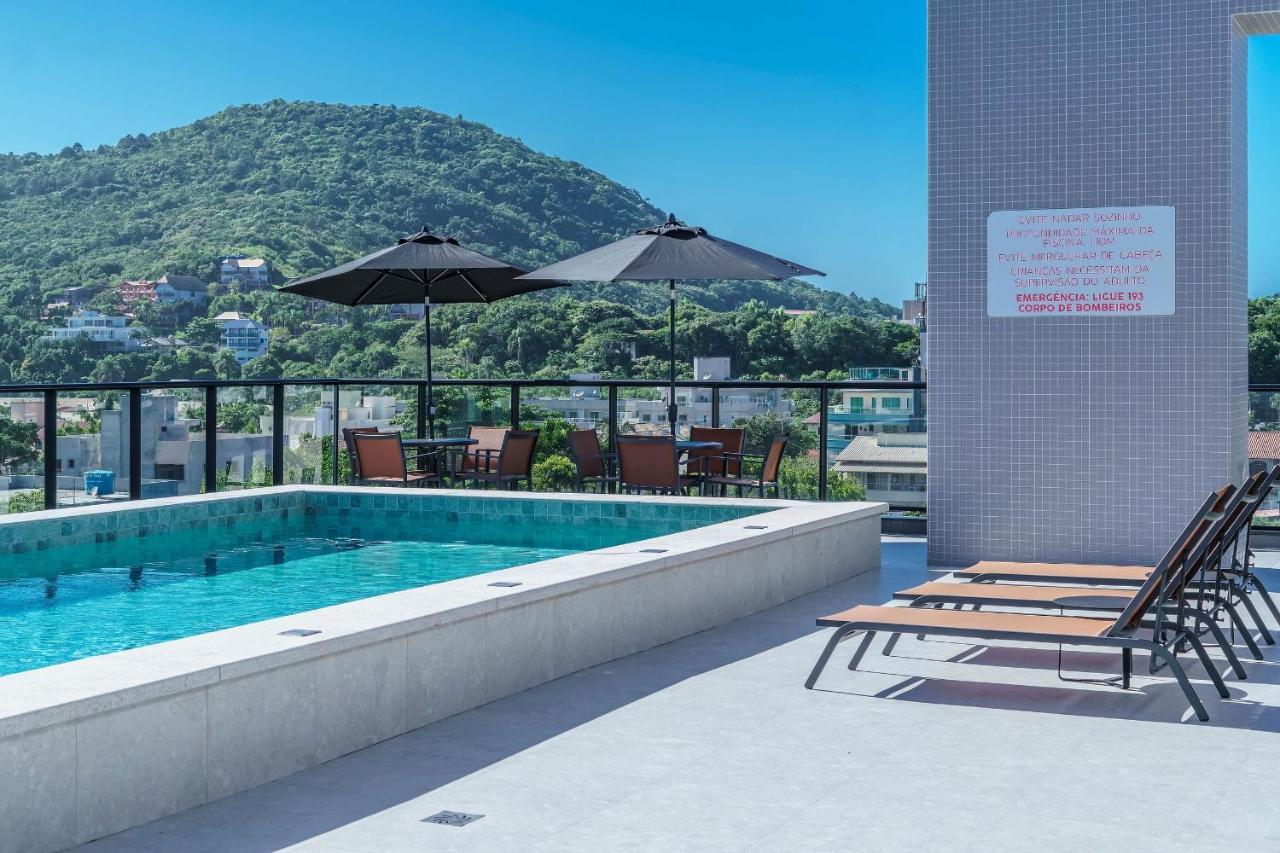 Adra 106 - Apartamento no centro de Bombinhas - Rooftop com piscina e academia - À poucos metros da praia Esterno foto