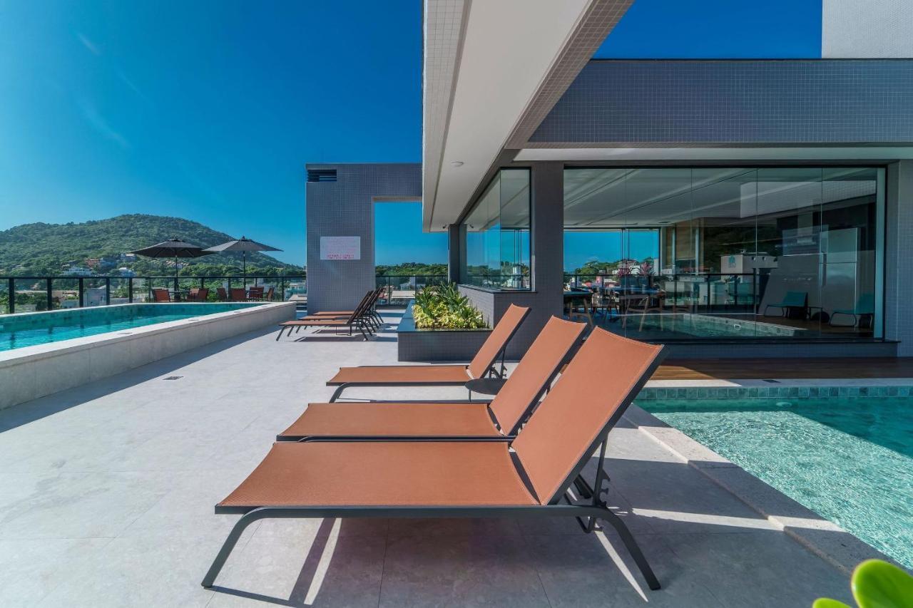Adra 106 - Apartamento no centro de Bombinhas - Rooftop com piscina e academia - À poucos metros da praia Esterno foto
