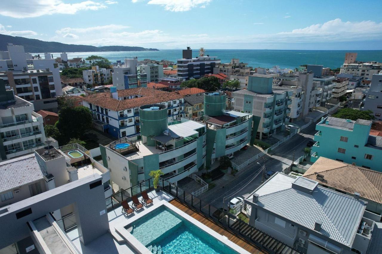 Adra 106 - Apartamento no centro de Bombinhas - Rooftop com piscina e academia - À poucos metros da praia Esterno foto